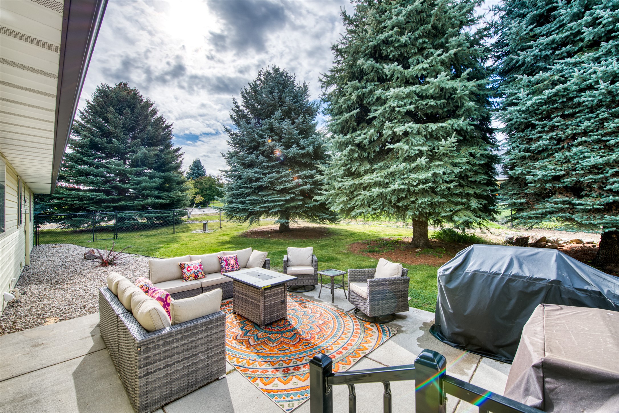 Hamilton, Montana 59840, United States, 3 Bedrooms Bedrooms, ,2 BathroomsBathrooms,Residential,Active,221208