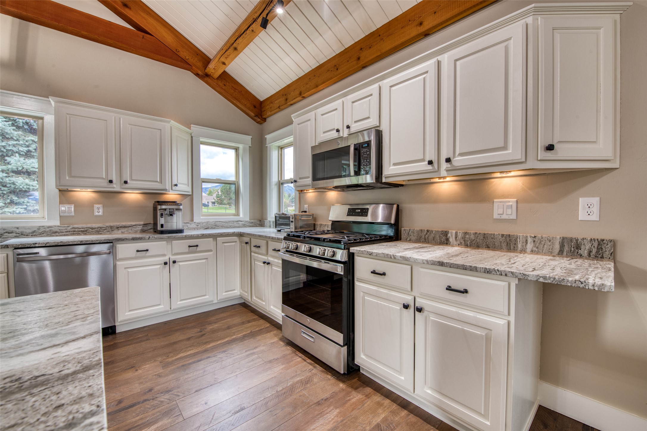 Hamilton, Montana 59840, United States, 3 Bedrooms Bedrooms, ,2 BathroomsBathrooms,Residential,Active,221208