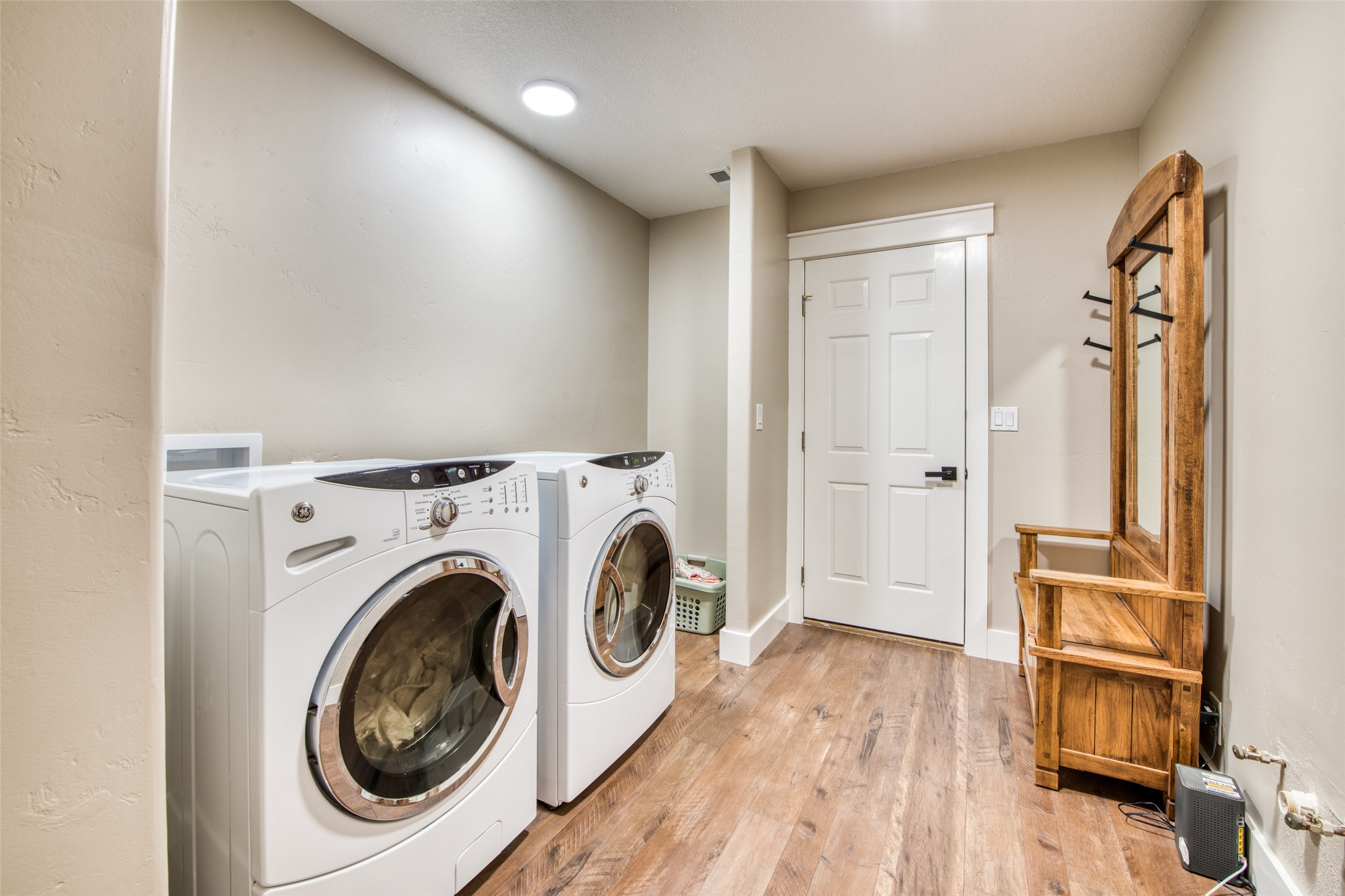 Hamilton, Montana 59840, United States, 3 Bedrooms Bedrooms, ,2 BathroomsBathrooms,Residential,Active,221208