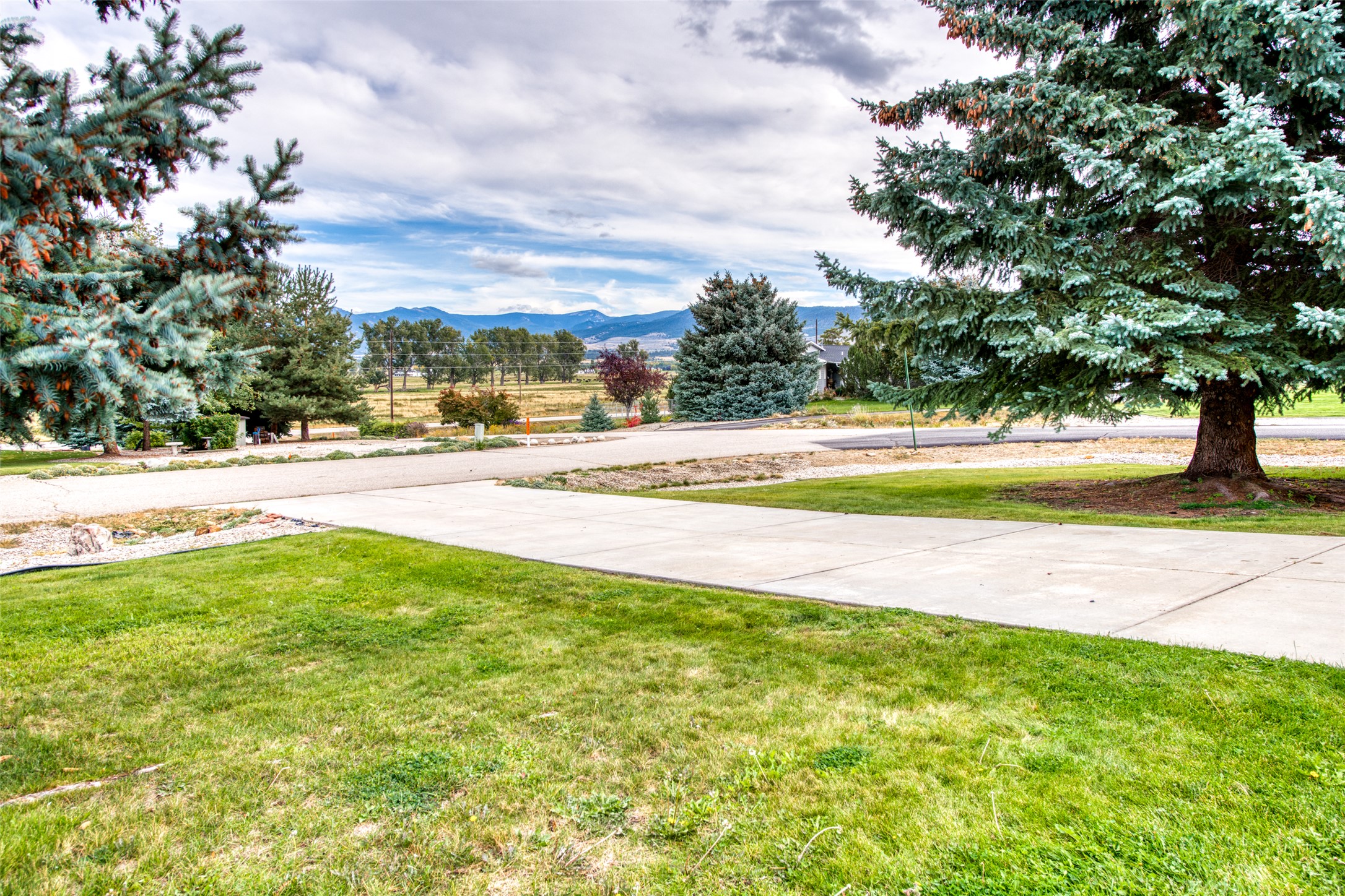 Hamilton, Montana 59840, United States, 3 Bedrooms Bedrooms, ,2 BathroomsBathrooms,Residential,Active,221208