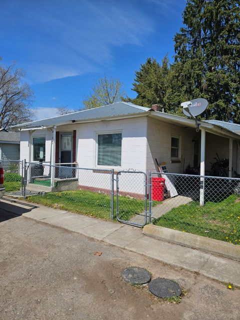 Photo of 418 & 418 1/2 Buchanan Street SW, Ronan, MT 59864 (MLS # 30059711)