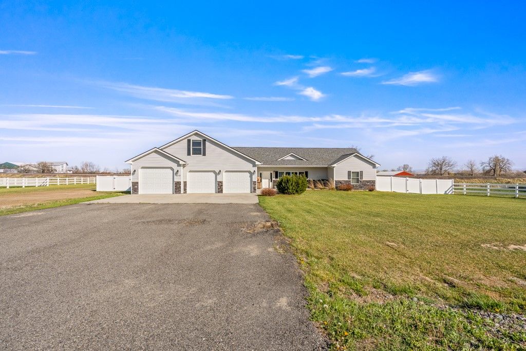 Photo of 509 Zebra Street, Billings, MT 59106 (MLS # 30069487)