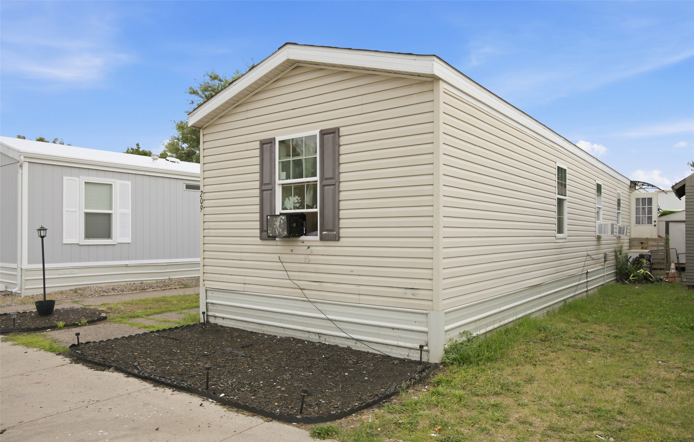 209 N Travois
