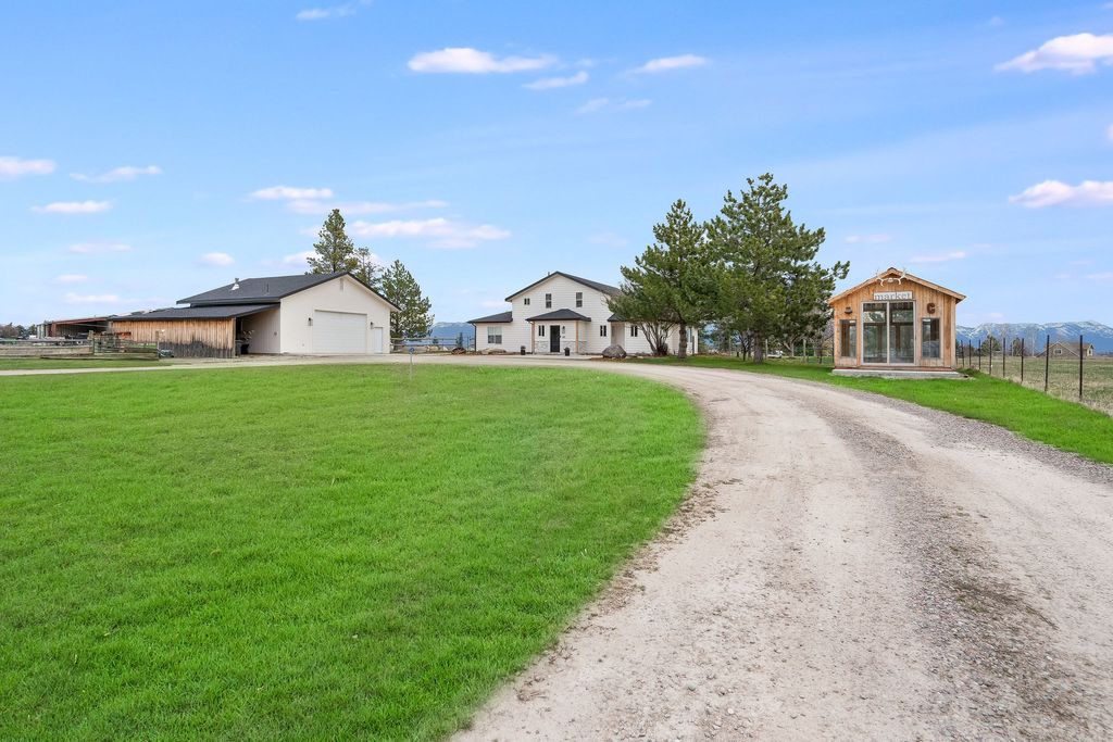 Photo of 167 Linda Vista Road, Kalispell, MT 59901 (MLS # 30068627)