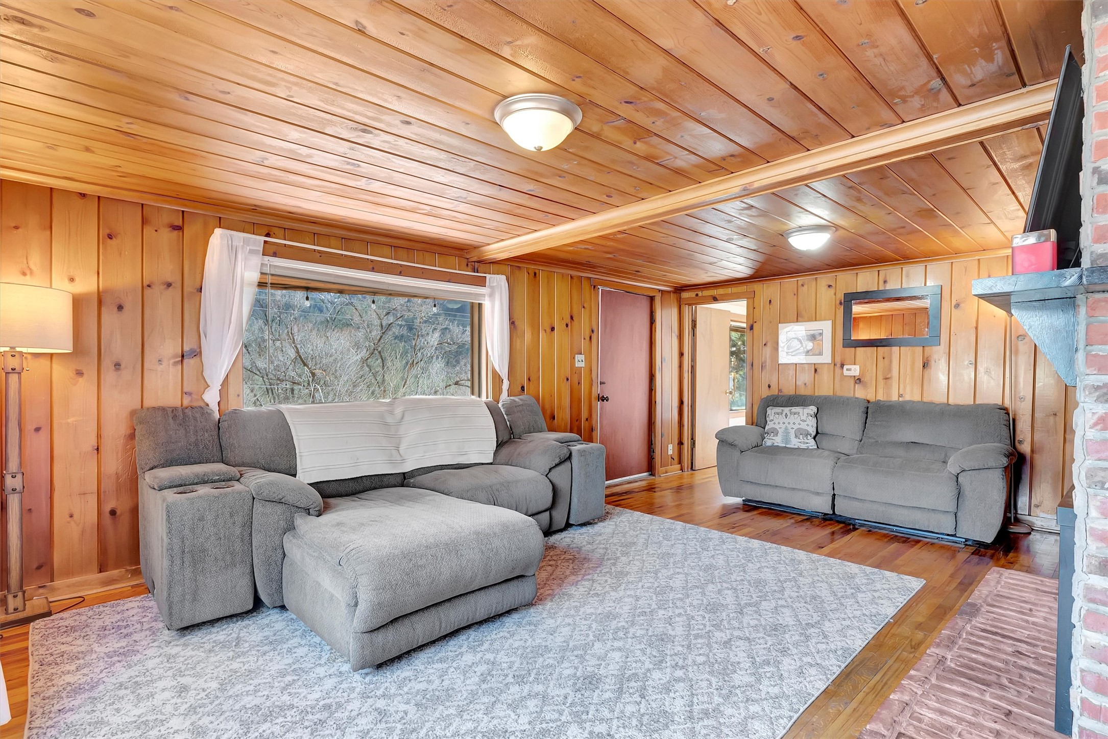 818 Rosehill Lane