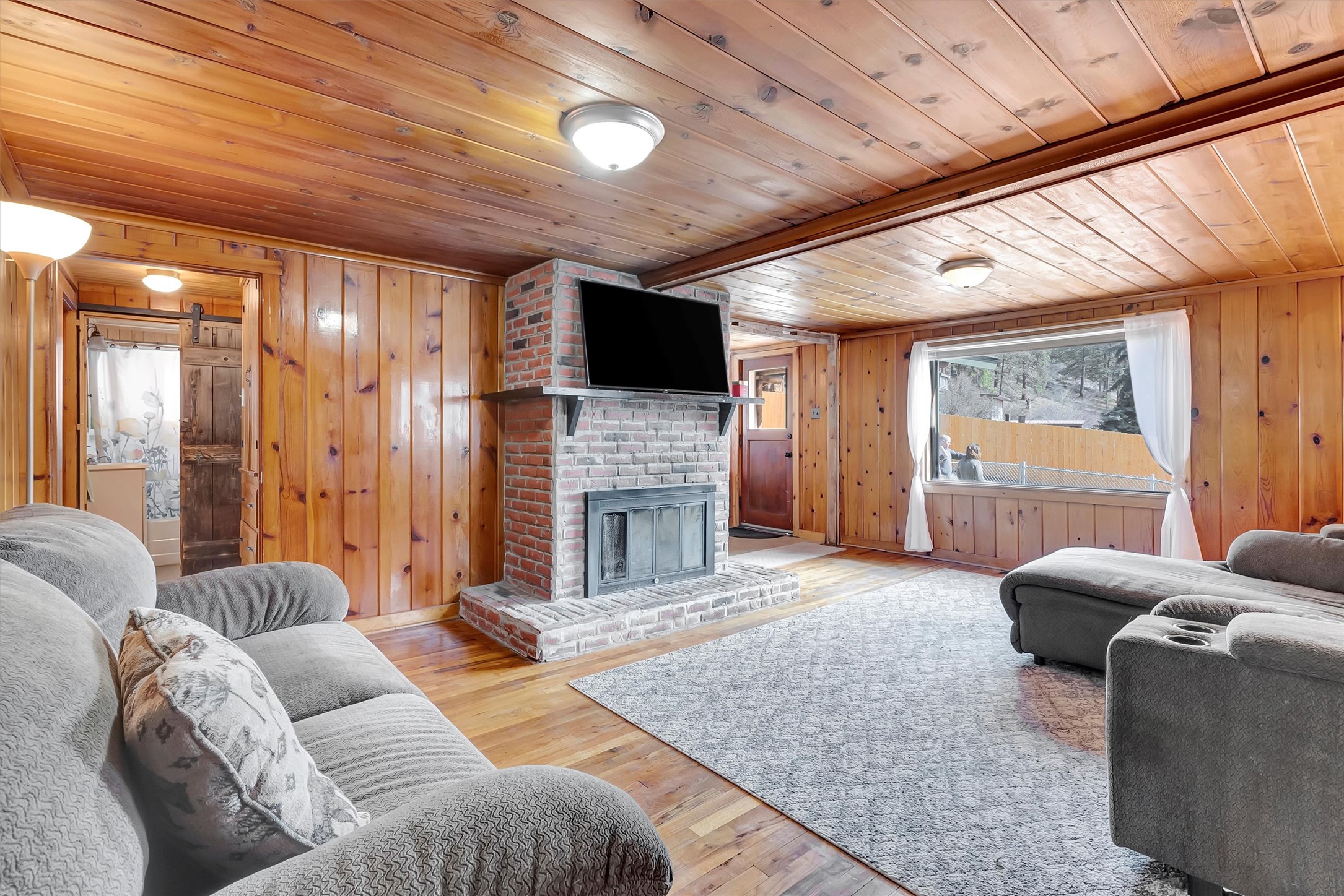 818 Rosehill Lane