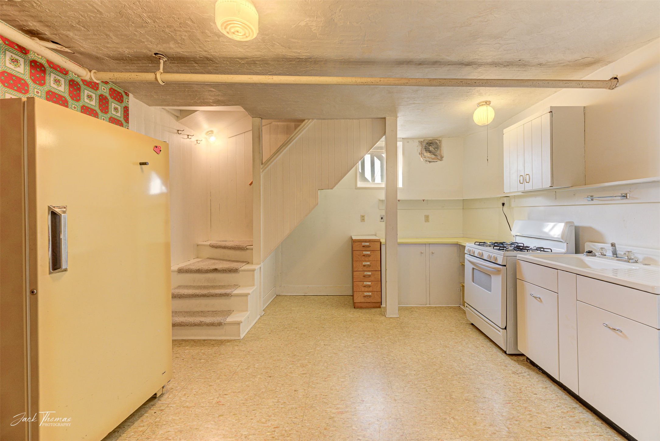 Helena, Montana 59601, United States, 4 Bedrooms Bedrooms, ,3 BathroomsBathrooms,Residential,Pending,37479