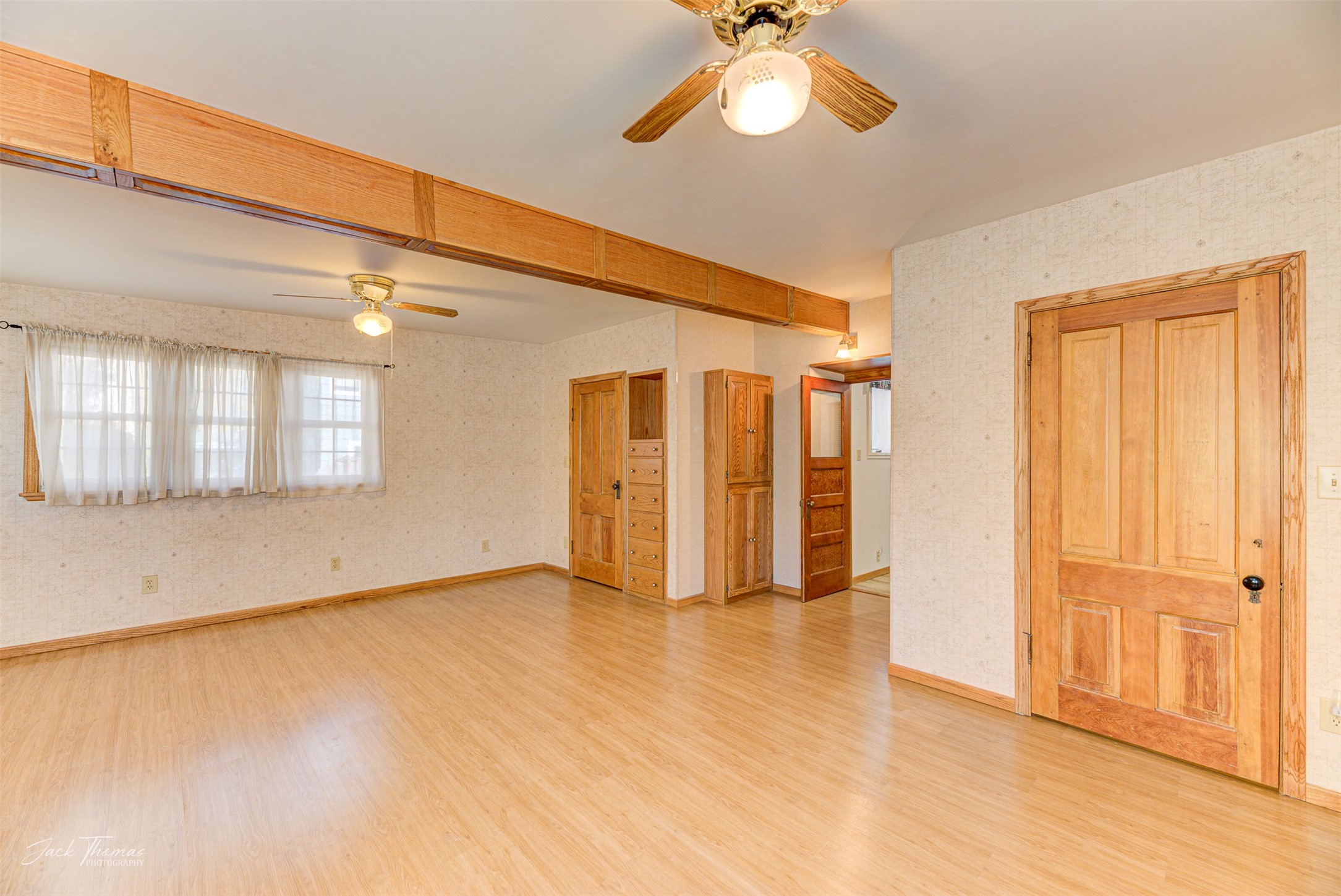 Helena, Montana 59601, United States, 4 Bedrooms Bedrooms, ,3 BathroomsBathrooms,Residential,Pending,37479