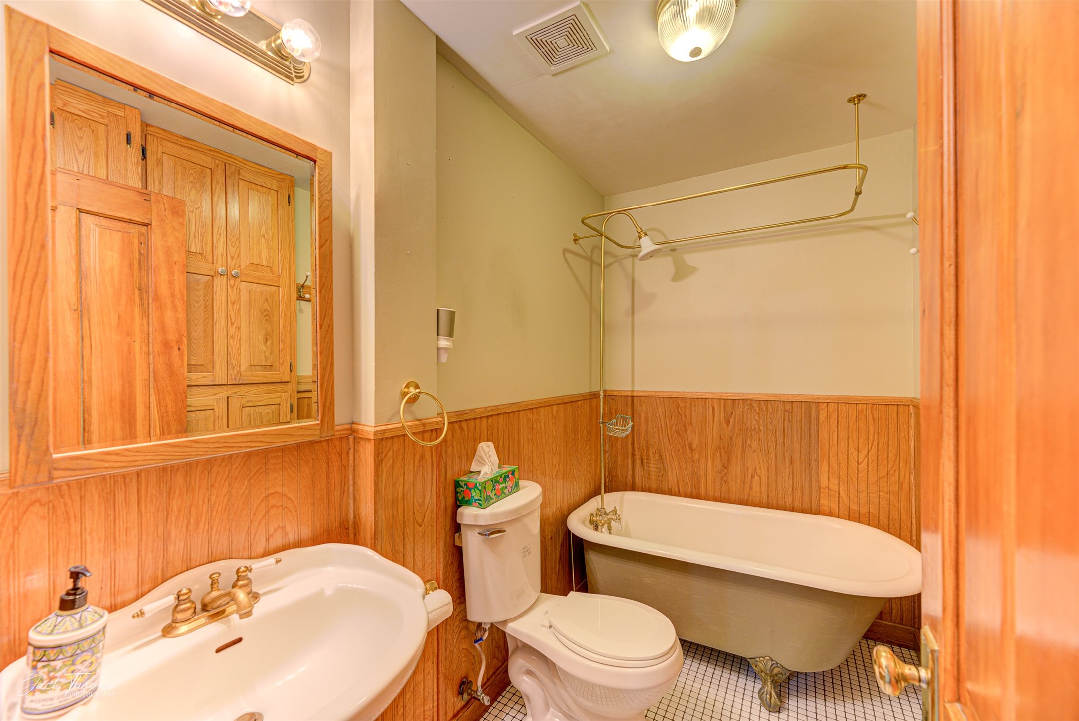 Helena, Montana 59601, United States, 4 Bedrooms Bedrooms, ,3 BathroomsBathrooms,Residential,Pending,37479