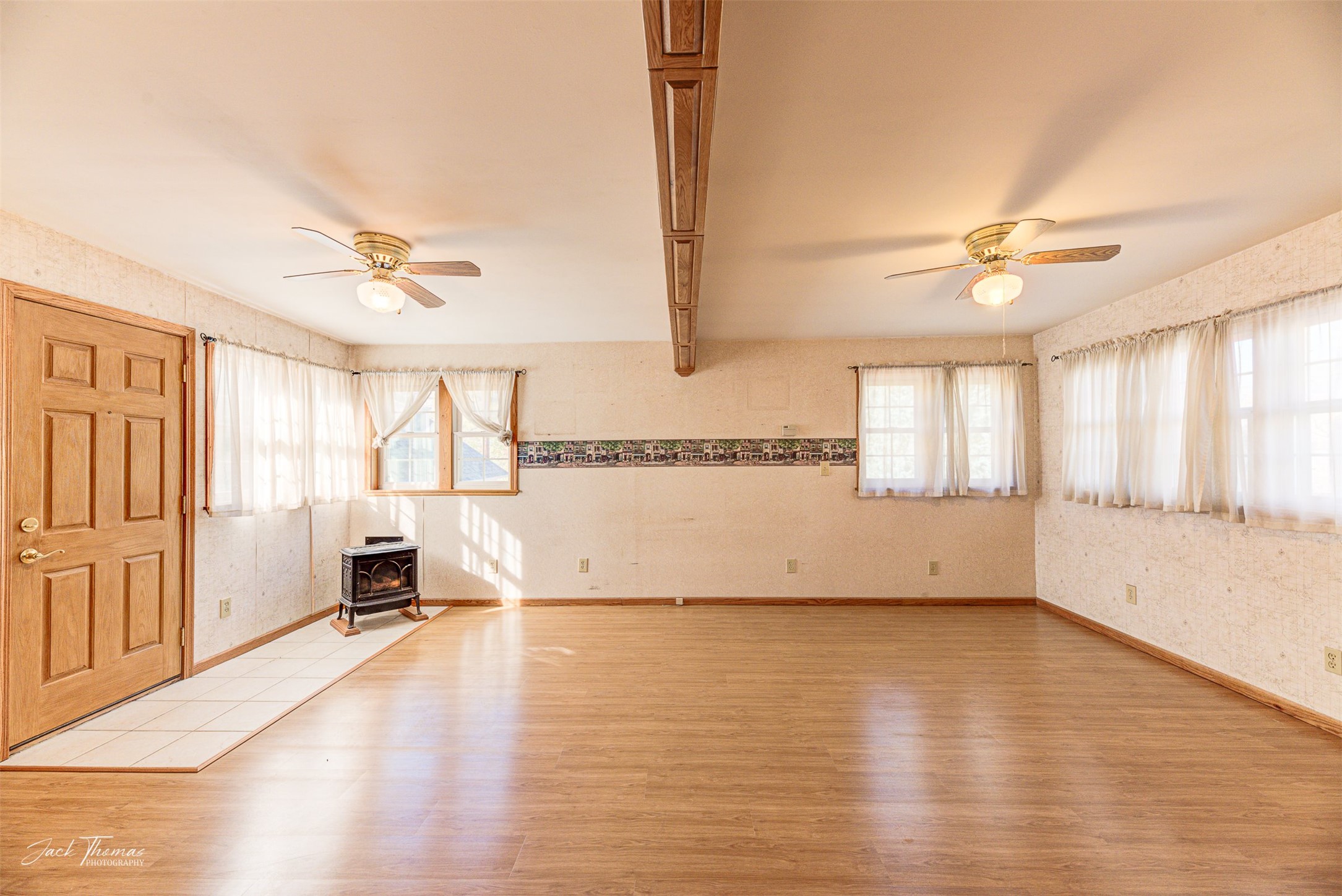 Helena, Montana 59601, United States, 4 Bedrooms Bedrooms, ,3 BathroomsBathrooms,Residential,Pending,37479