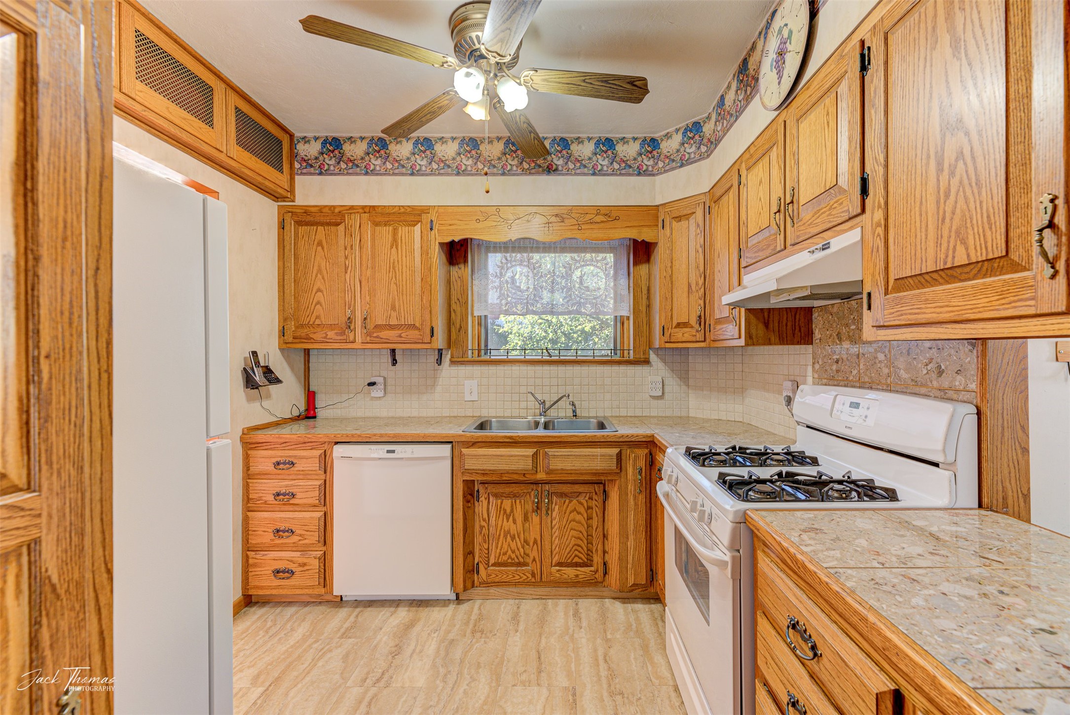 Helena, Montana 59601, United States, 4 Bedrooms Bedrooms, ,3 BathroomsBathrooms,Residential,Pending,37479