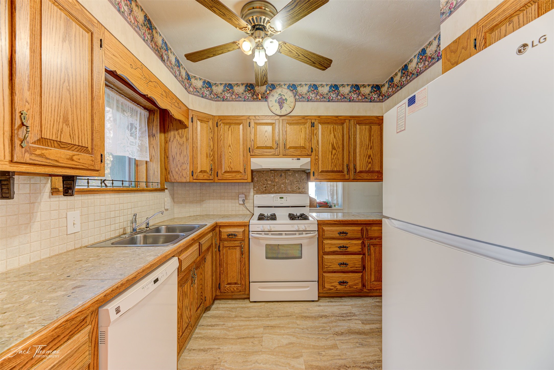 Helena, Montana 59601, United States, 4 Bedrooms Bedrooms, ,3 BathroomsBathrooms,Residential,Pending,37479