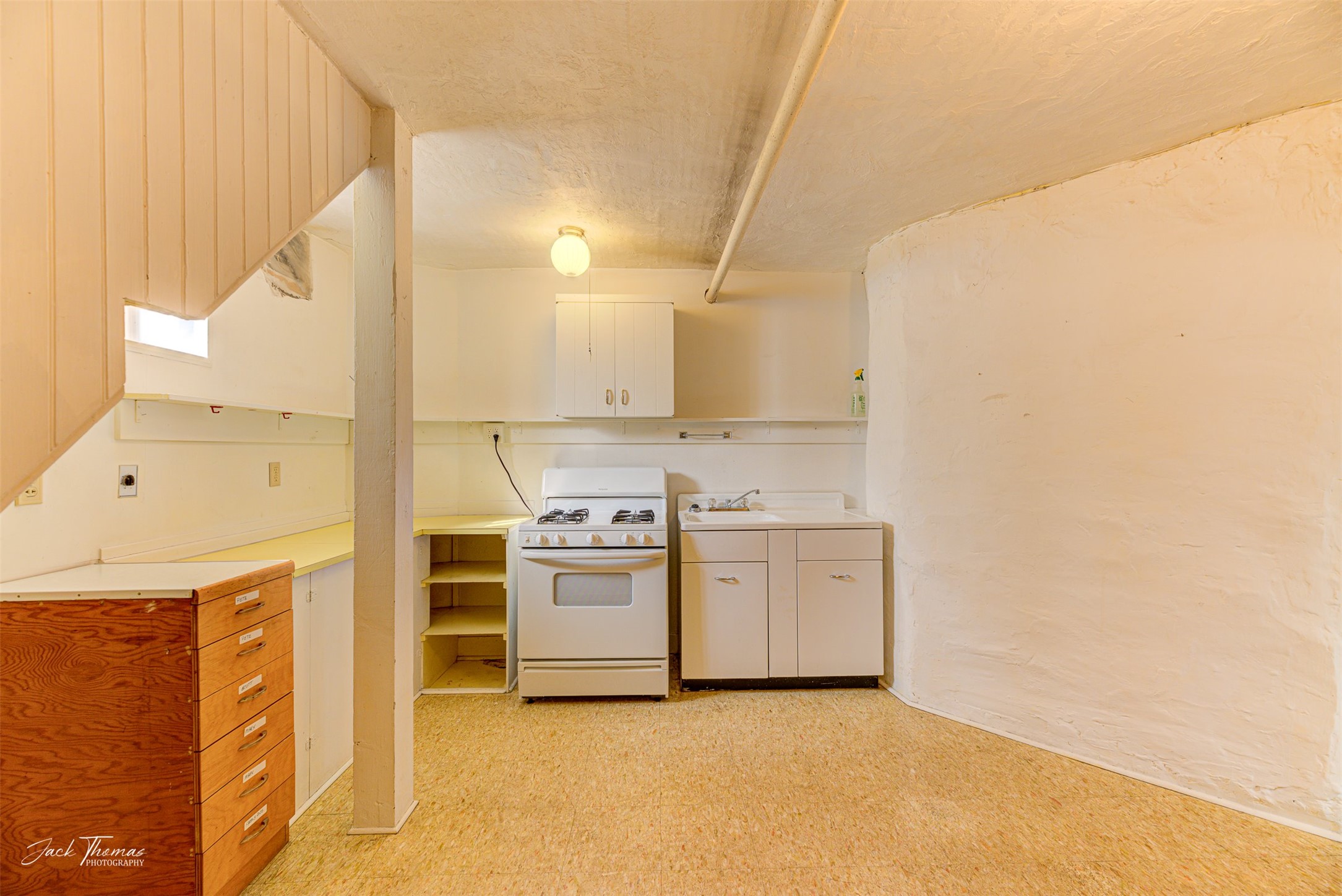 Helena, Montana 59601, United States, 4 Bedrooms Bedrooms, ,3 BathroomsBathrooms,Residential,Pending,37479