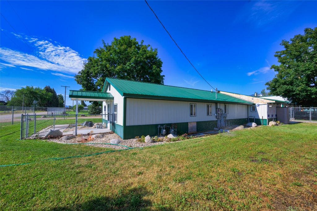 Photo of 1033 Old Corvallis Road, Corvallis, MT 59828 (MLS # 30054706)