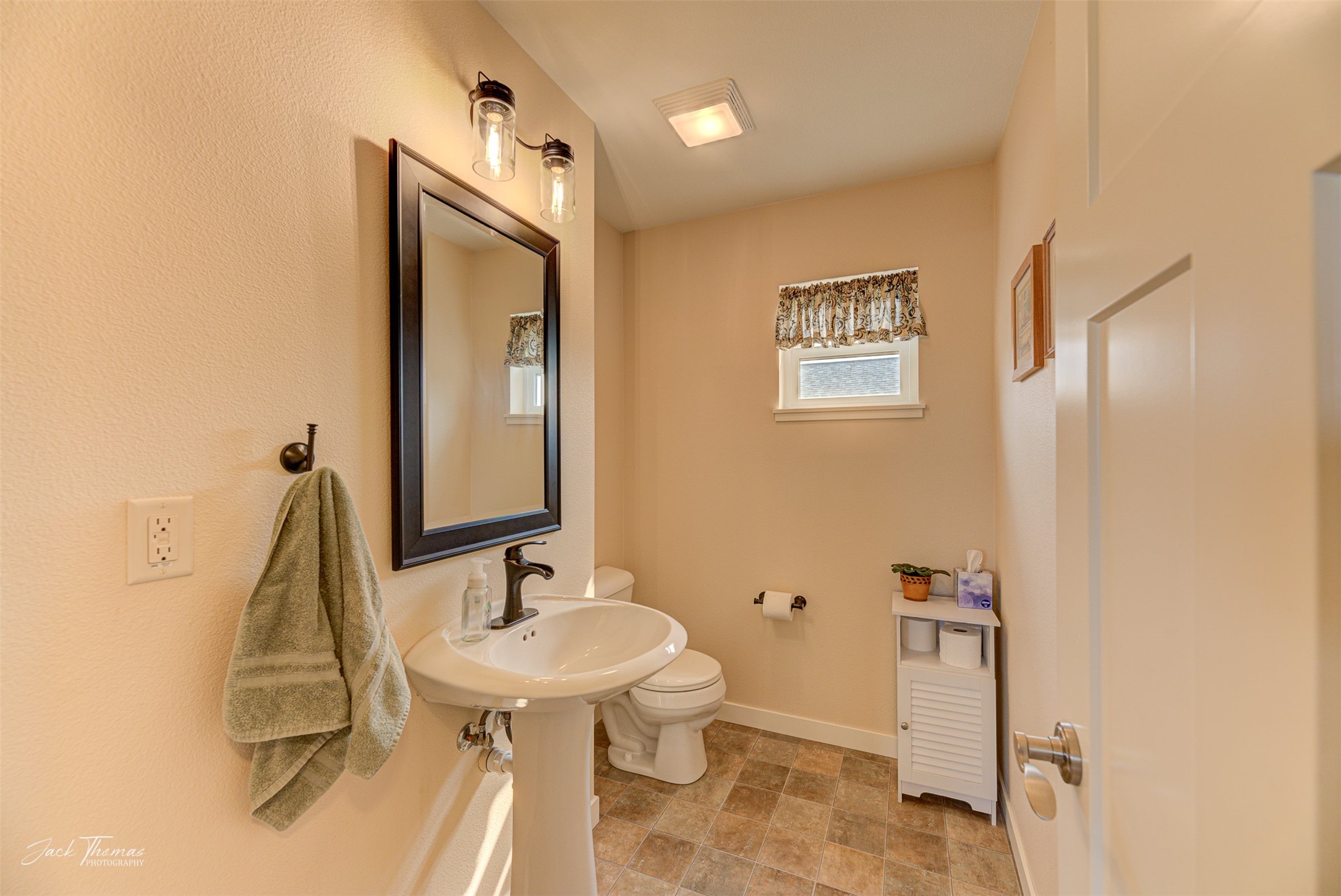 Helena, Montana 59602, United States, 5 Bedrooms Bedrooms, ,4 BathroomsBathrooms,Residential,Pending,159320