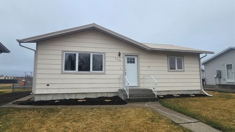Photo of 136 15th Avenue NW, Great Falls, MT 59404 (MLS # 30068003)