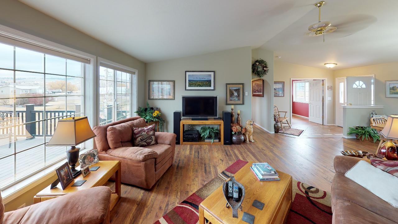 Polson, Montana 59860, United States, 3 Bedrooms Bedrooms, ,2 BathroomsBathrooms,Residential,Active,53949