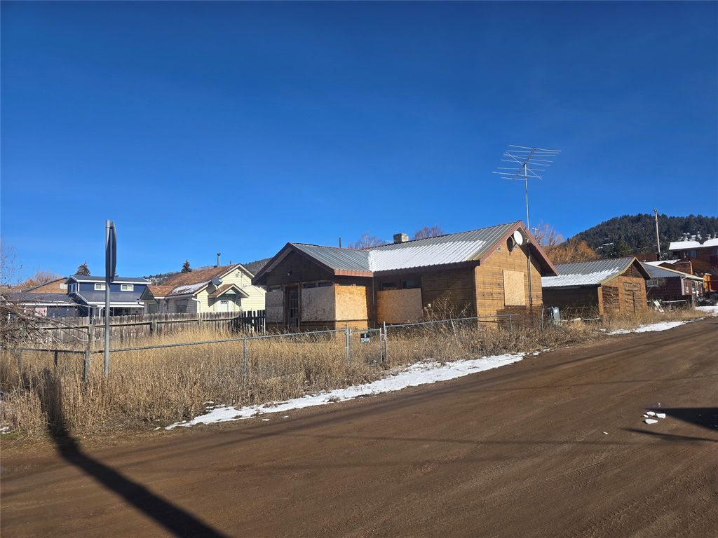 Photo of 610 S Sansome Street, Philipsburg, MT 59858 (MLS # 30065208)