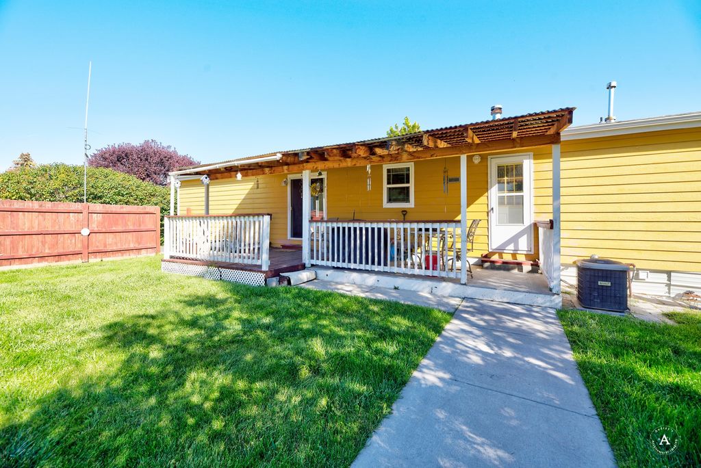 Photo of 1821 Hudson Street, Helena, MT 59601 (MLS # 30062218)