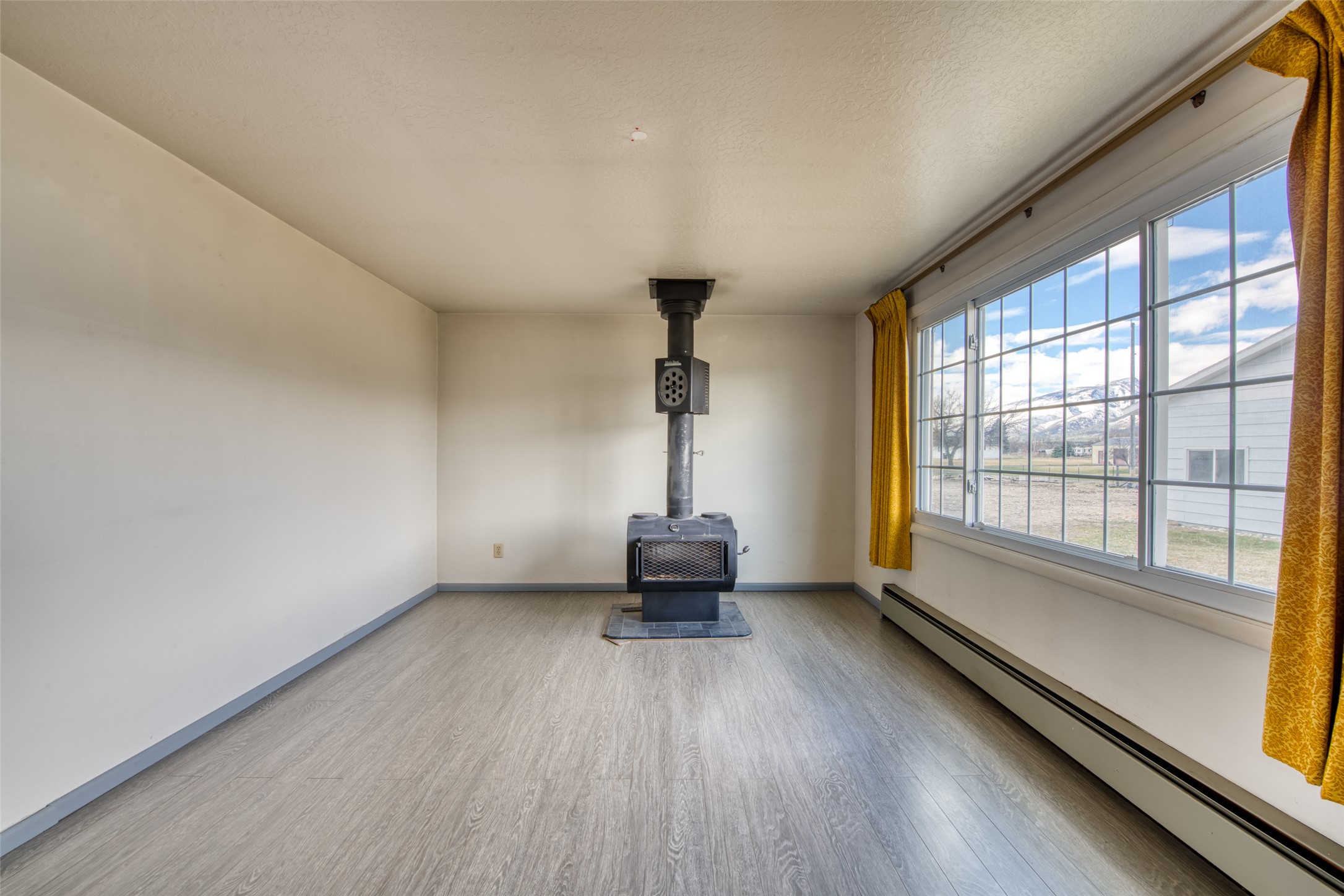 Hamilton, Montana 59840, United States, 2 Bedrooms Bedrooms, ,1 BathroomBathrooms,Residential,Active,117302