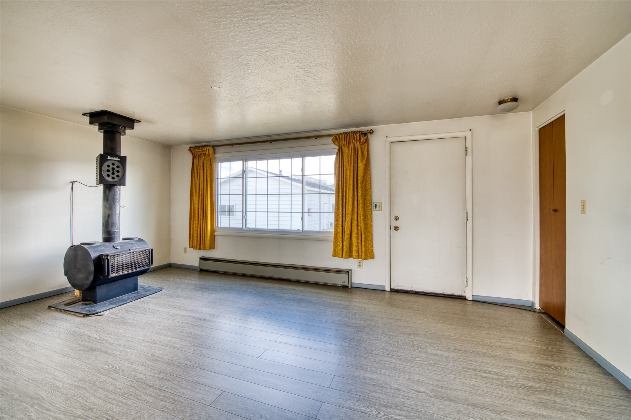 Hamilton, Montana 59840, United States, 2 Bedrooms Bedrooms, ,1 BathroomBathrooms,Residential,Active,117302