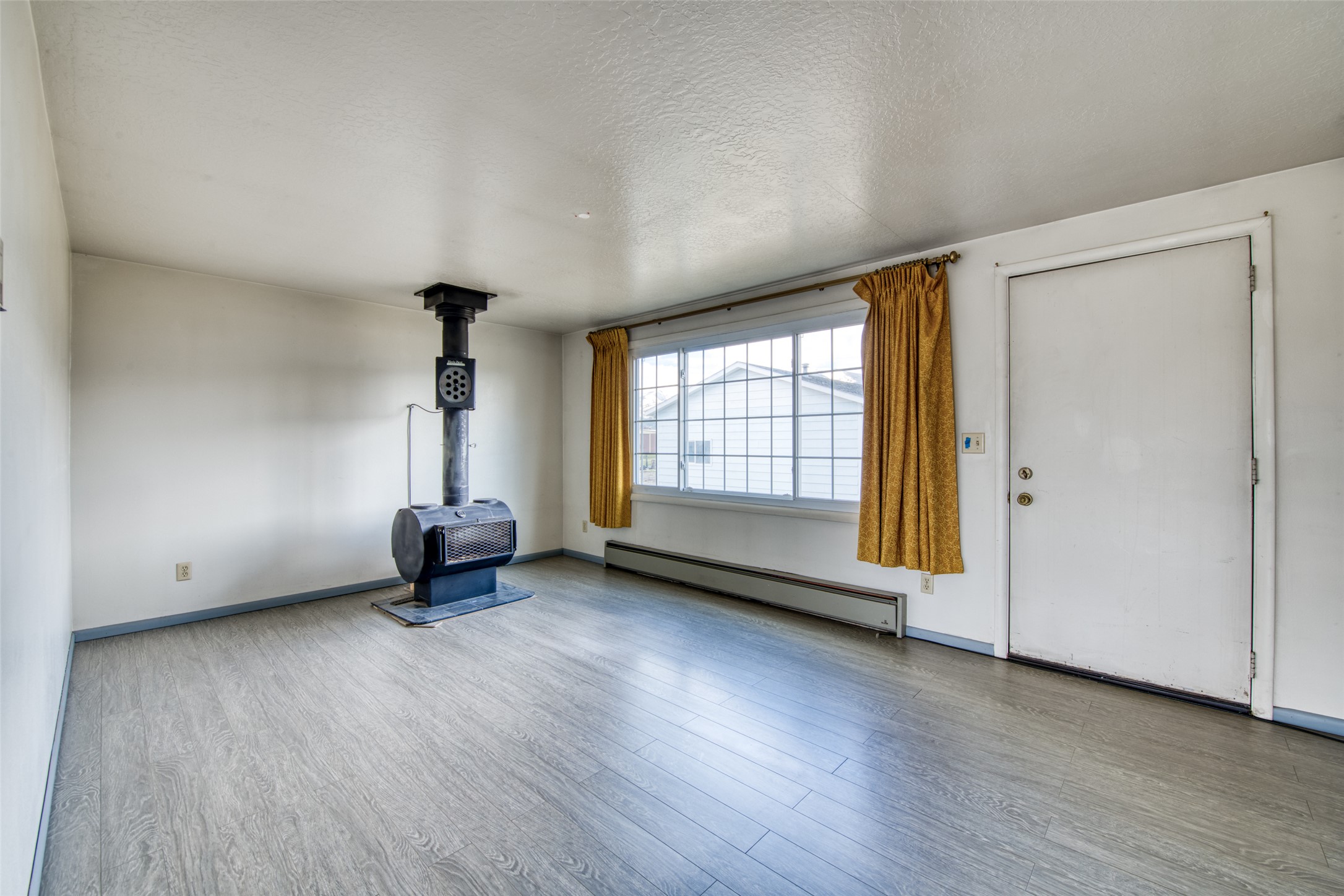 Hamilton, Montana 59840, United States, 2 Bedrooms Bedrooms, ,1 BathroomBathrooms,Residential,Active,117302