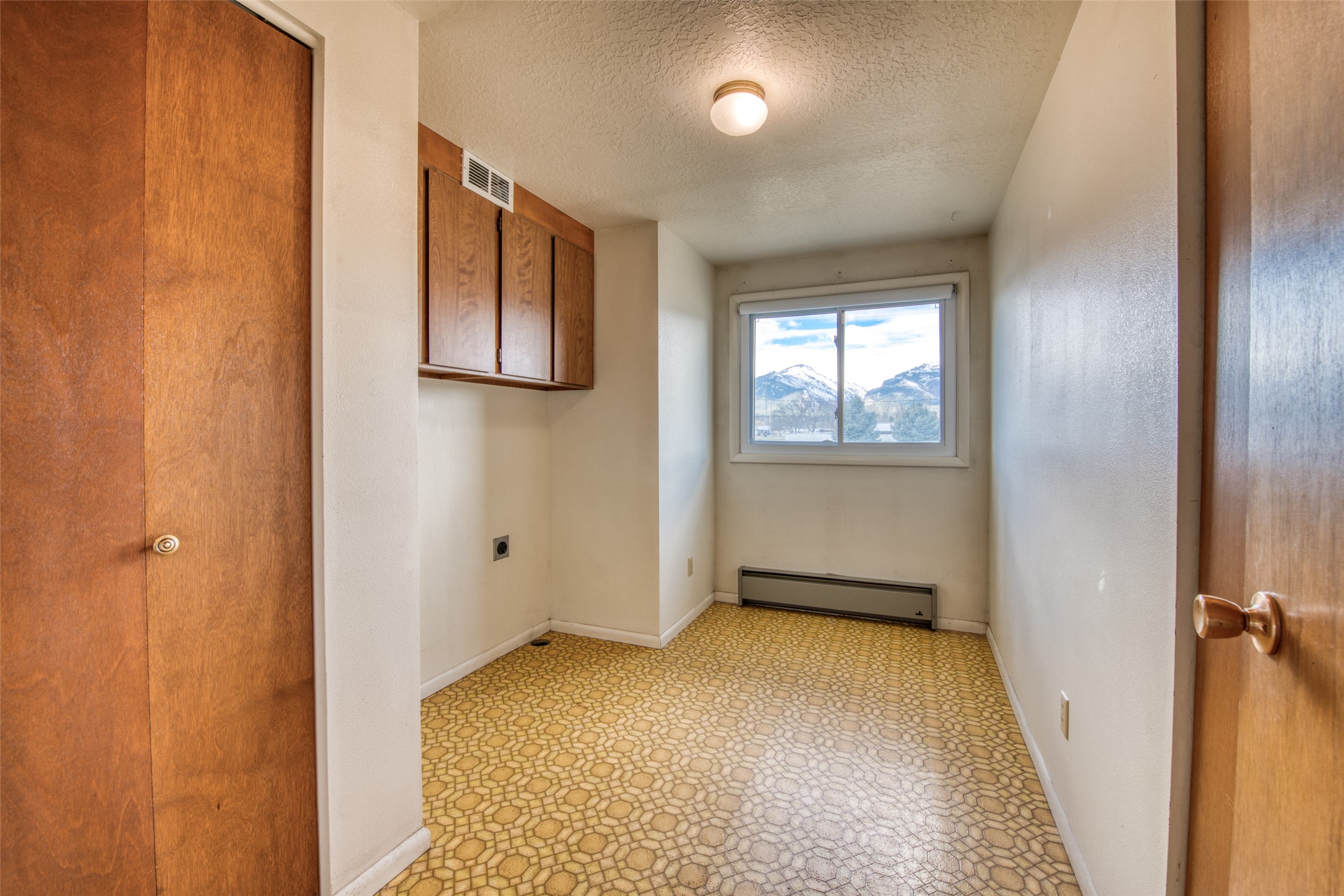 Hamilton, Montana 59840, United States, 2 Bedrooms Bedrooms, ,1 BathroomBathrooms,Residential,Active,117302