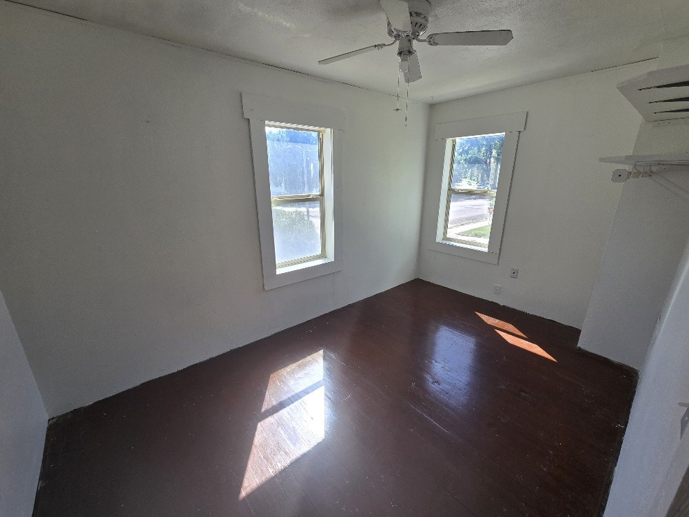 12 7th Avenue NW