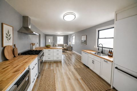 Photo of 1111 9th Avenue S, Great Falls, MT 59405 (MLS # 30069157)