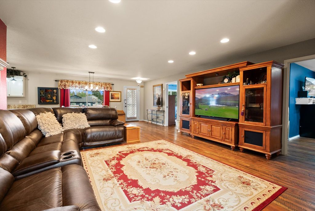 Photo of 907 View Drive, Columbia Falls, MT 59912 (MLS # 30068401)