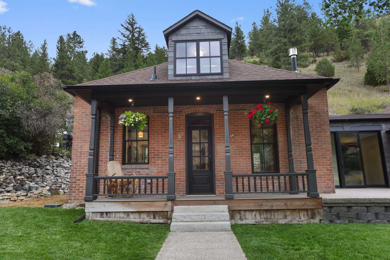 599 W Main Street