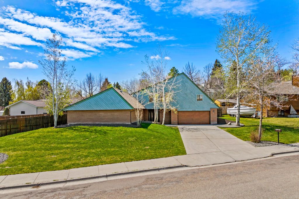 Photo of 2220 13th Street SW, Great Falls, MT 59404 (MLS # 30069905)