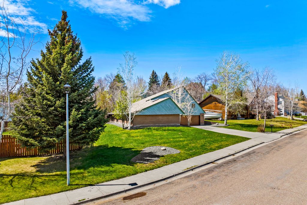 Photo of 2220 13th Street SW, Great Falls, MT 59404 (MLS # 30069905)