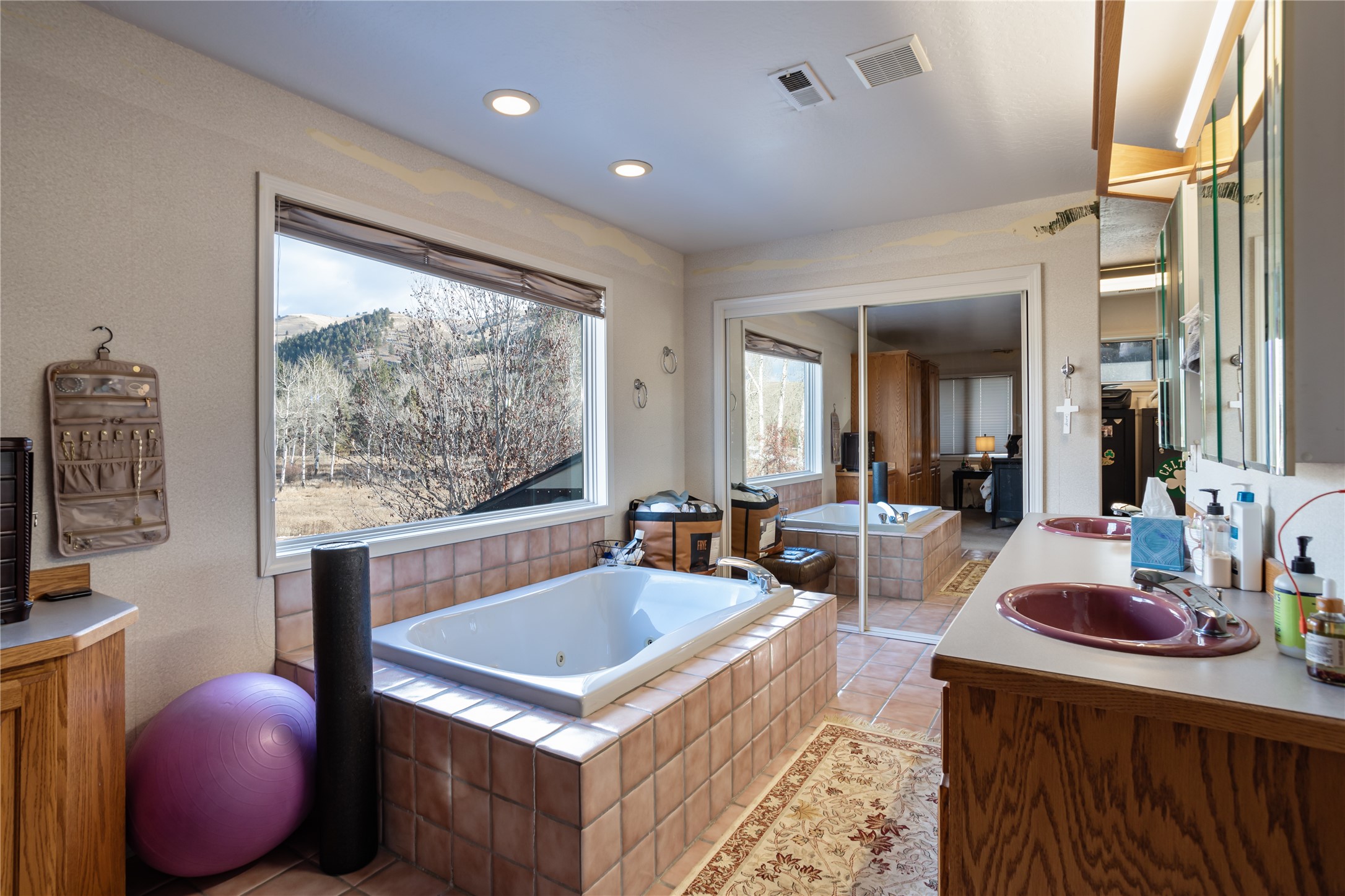 Lolo, Montana 59847, United States, 3 Bedrooms Bedrooms, ,2 BathroomsBathrooms,Residential,Pending,67135