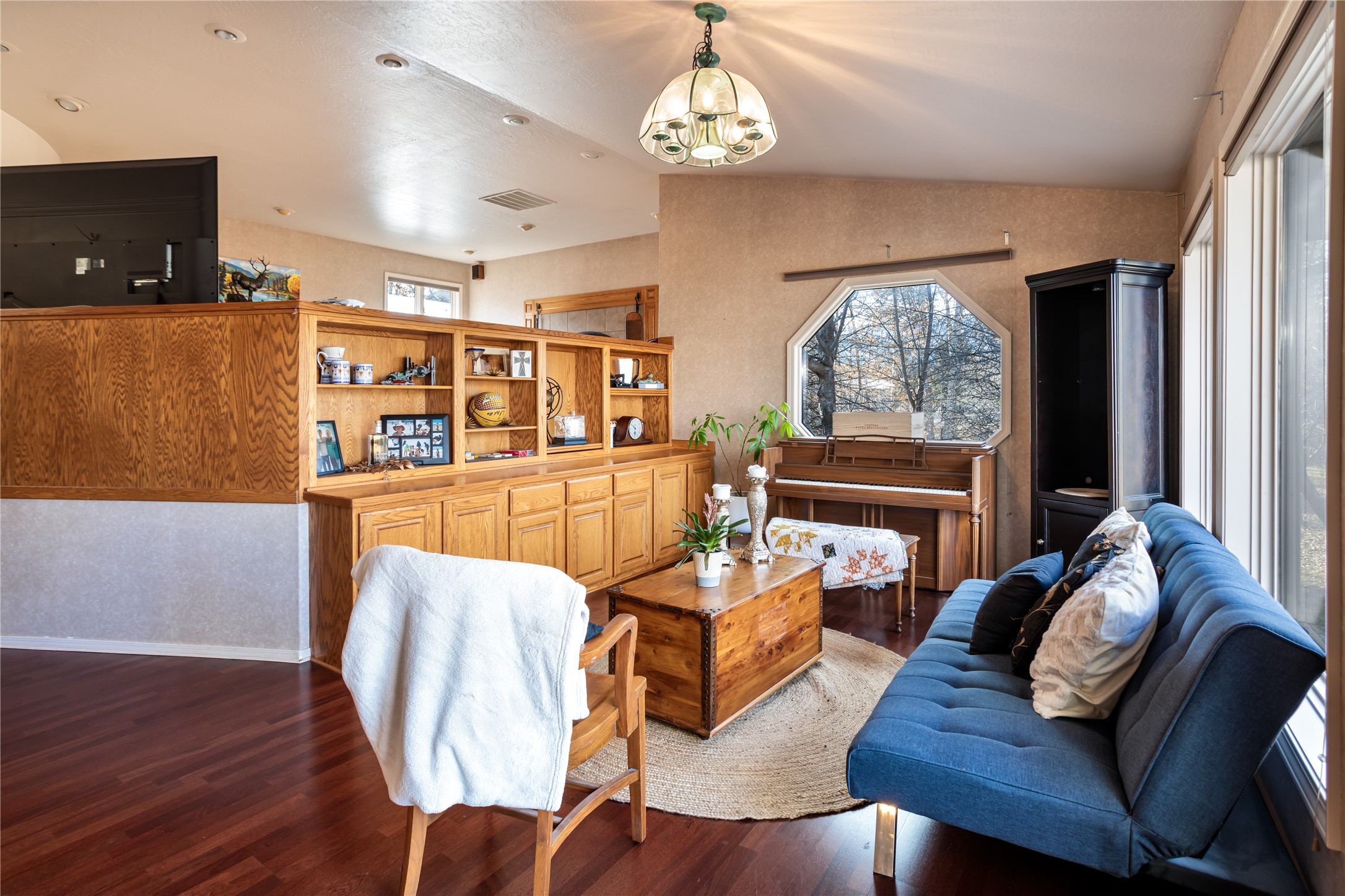 Lolo, Montana 59847, United States, 3 Bedrooms Bedrooms, ,2 BathroomsBathrooms,Residential,Pending,67135