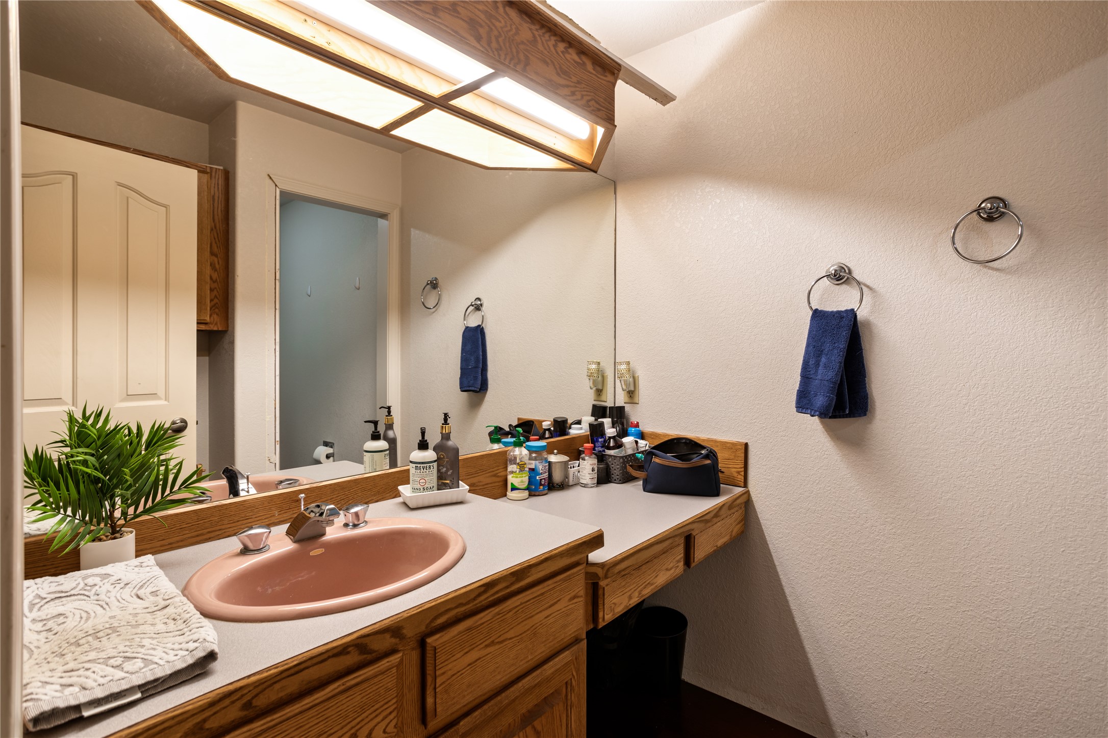 Lolo, Montana 59847, United States, 3 Bedrooms Bedrooms, ,2 BathroomsBathrooms,Residential,Pending,67135