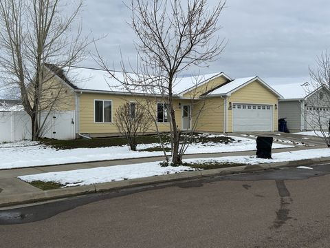 Photo of 1413 28th Avenue S, Great Falls, MT 59405 (MLS # 30067555)