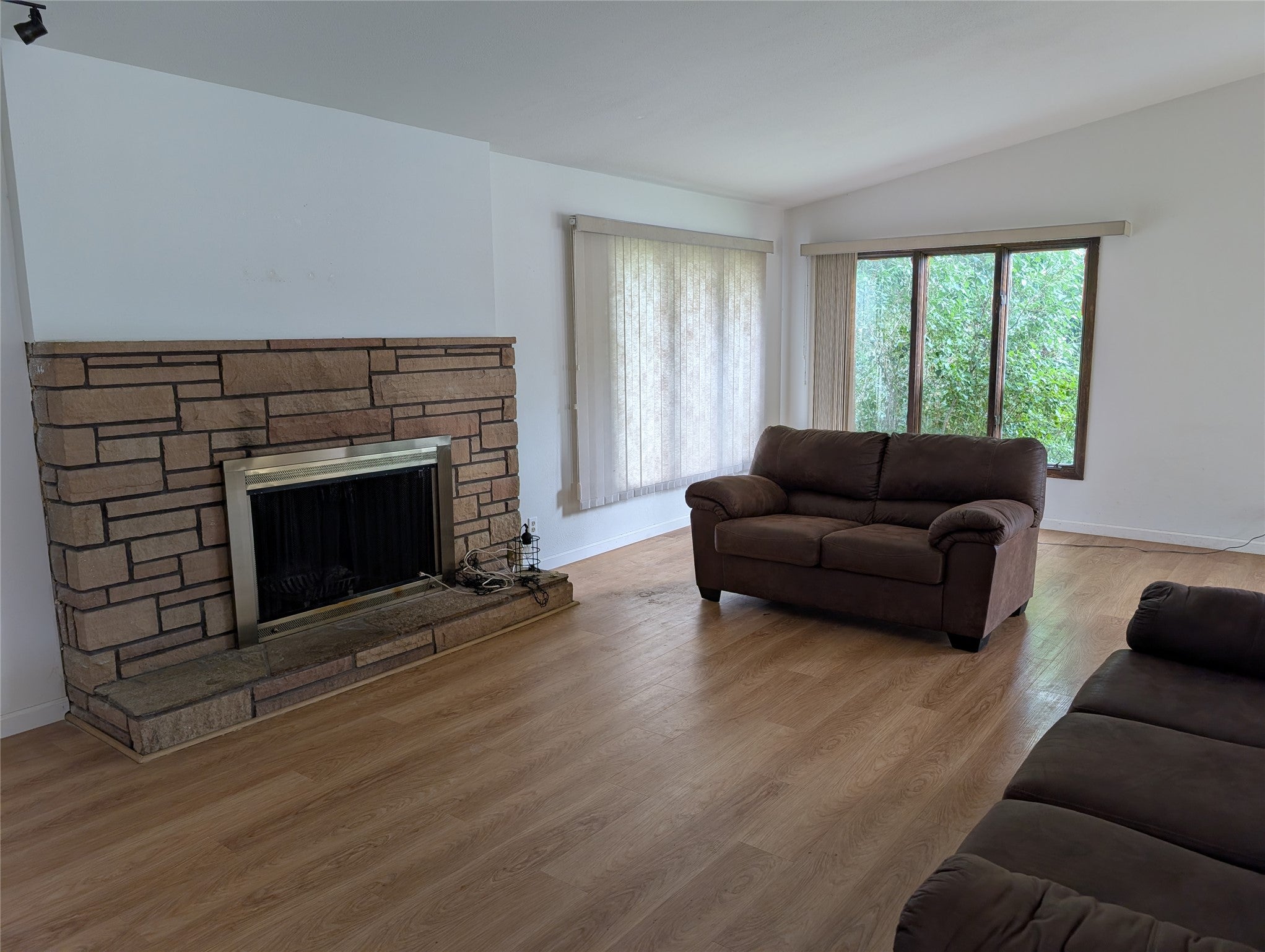 864 Hill Avenue