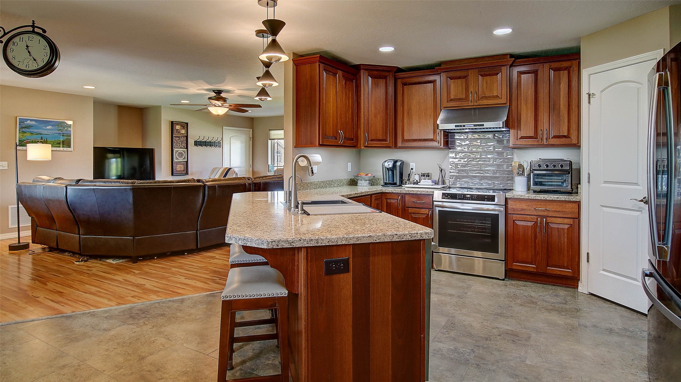 Missoula, Montana 59803, United States, 3 Bedrooms Bedrooms, ,2 BathroomsBathrooms,Residential,Pending,45645