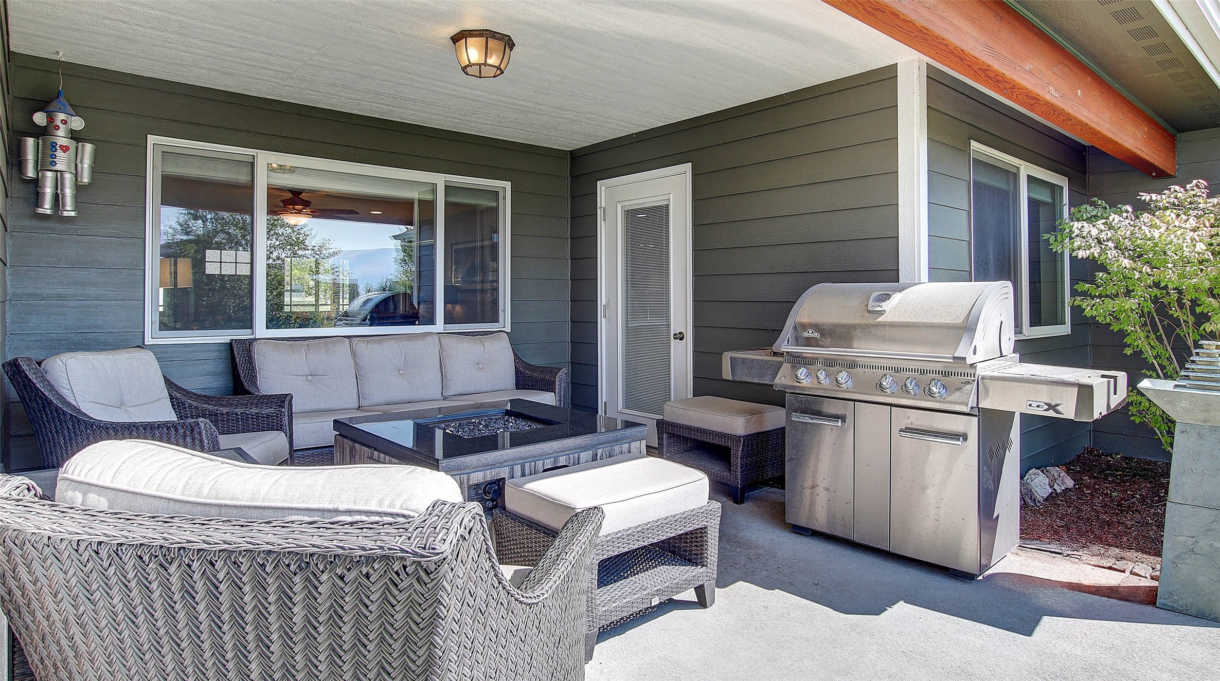 Missoula, Montana 59803, United States, 3 Bedrooms Bedrooms, ,2 BathroomsBathrooms,Residential,Pending,45645