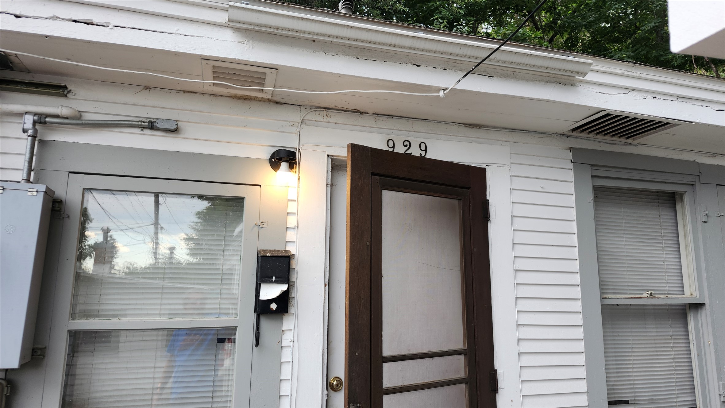 921 E Beckwith Avenue