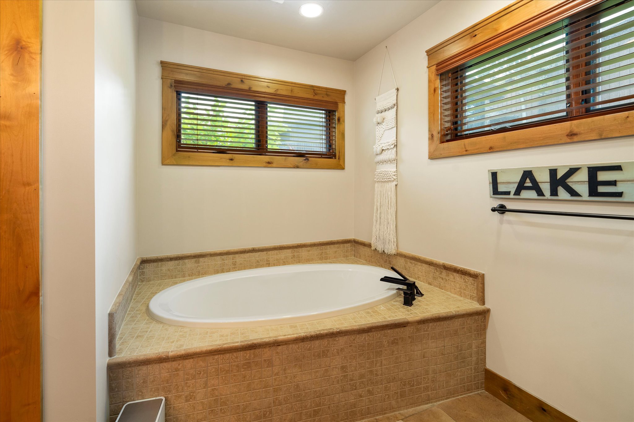 Bigfork, Montana 59911, United States, 2 Bedrooms Bedrooms, ,2 BathroomsBathrooms,Residential,Active,167493