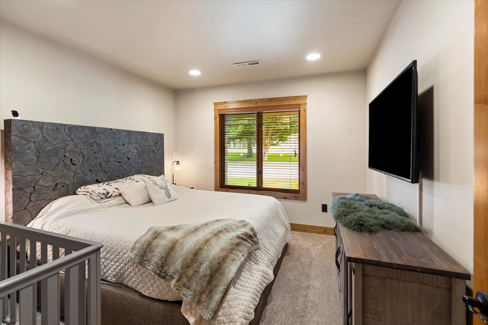 Bigfork, Montana 59911, United States, 2 Bedrooms Bedrooms, ,2 BathroomsBathrooms,Residential,Active,167493