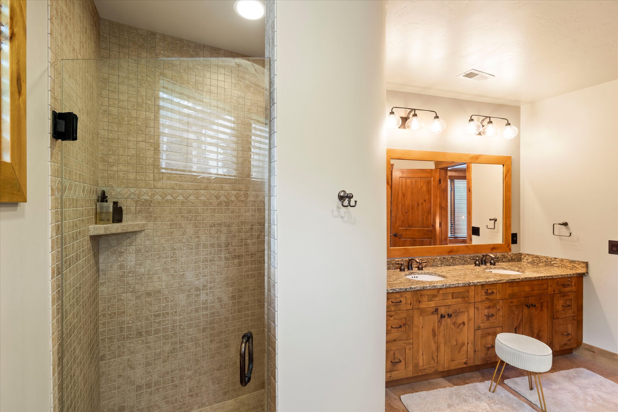 Bigfork, Montana 59911, United States, 2 Bedrooms Bedrooms, ,2 BathroomsBathrooms,Residential,Active,167493