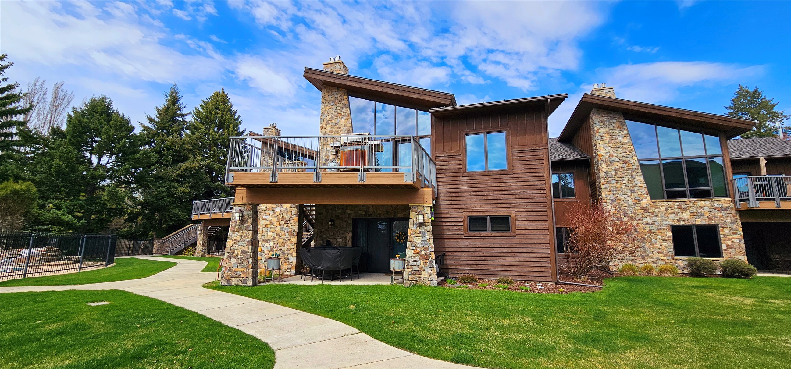 Bigfork, Montana 59911, United States, 2 Bedrooms Bedrooms, ,2 BathroomsBathrooms,Residential,Active,167493