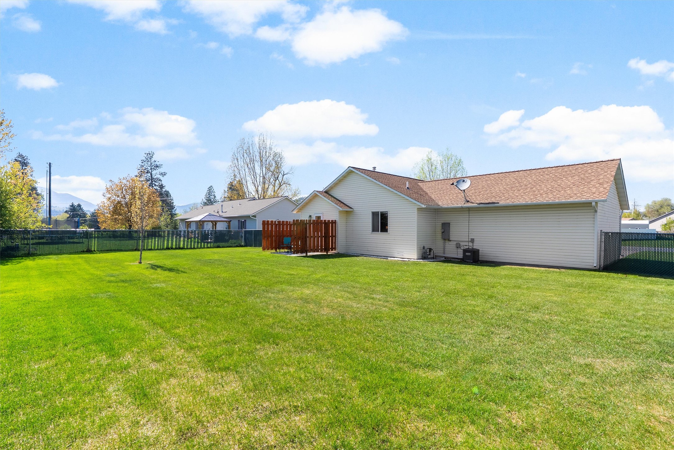 Lolo, Montana 59847, United States, 2 Bedrooms Bedrooms, ,2 BathroomsBathrooms,Residential,Pending,123024