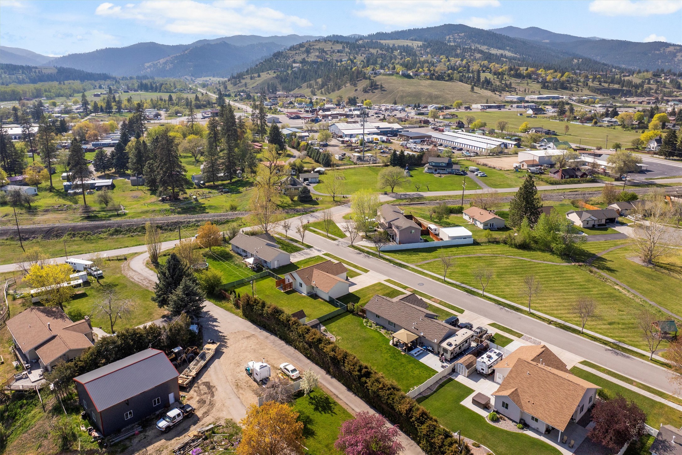 Lolo, Montana 59847, United States, 2 Bedrooms Bedrooms, ,2 BathroomsBathrooms,Residential,Pending,123024