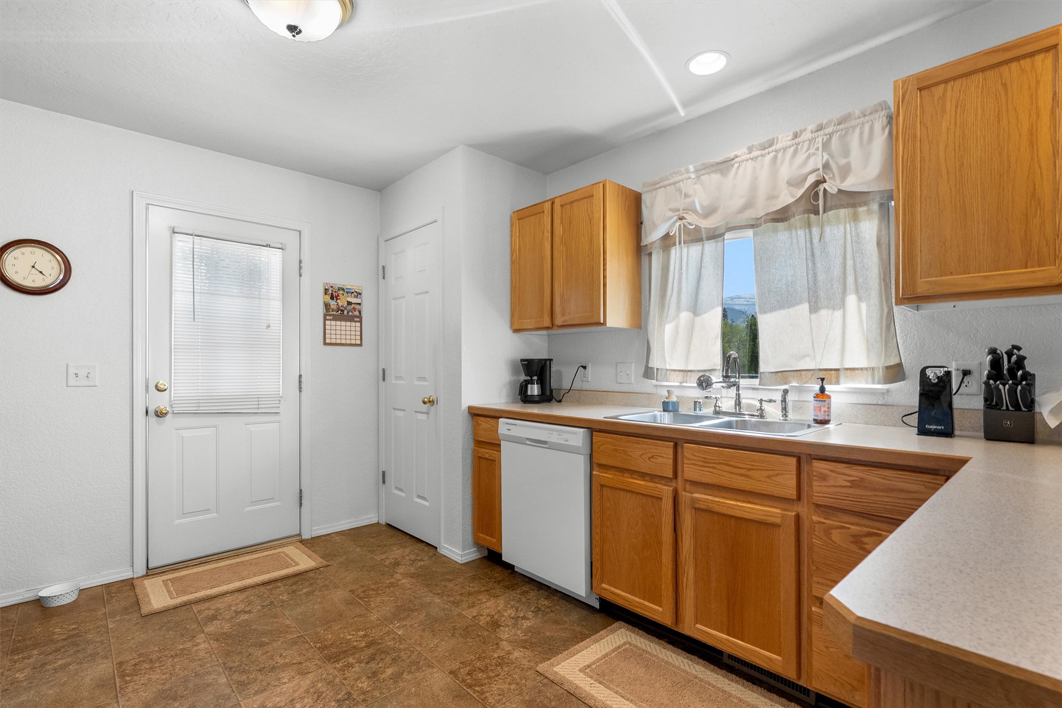 Lolo, Montana 59847, United States, 2 Bedrooms Bedrooms, ,2 BathroomsBathrooms,Residential,Pending,123024