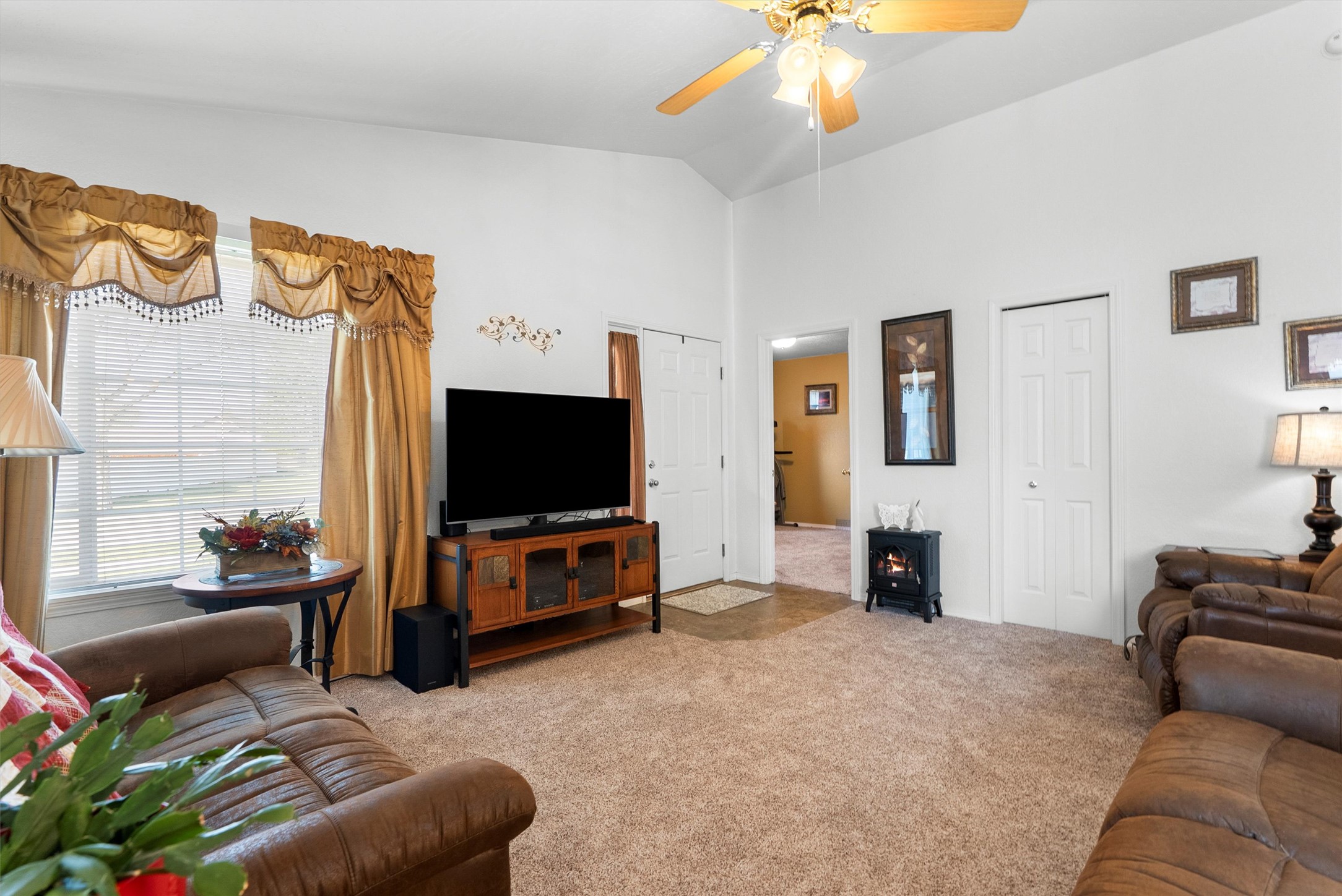 Lolo, Montana 59847, United States, 2 Bedrooms Bedrooms, ,2 BathroomsBathrooms,Residential,Pending,123024