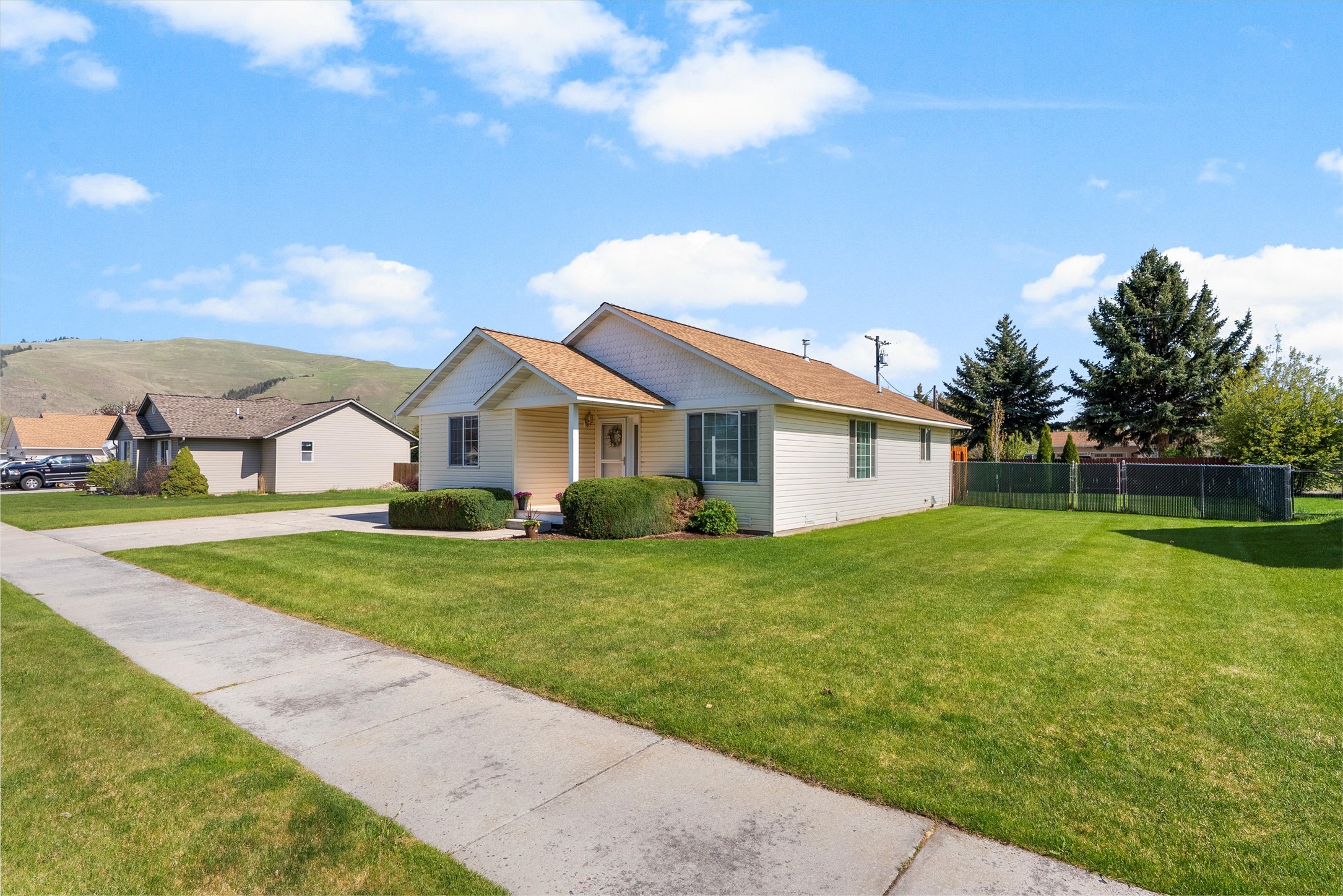 Lolo, Montana 59847, United States, 2 Bedrooms Bedrooms, ,2 BathroomsBathrooms,Residential,Pending,123024